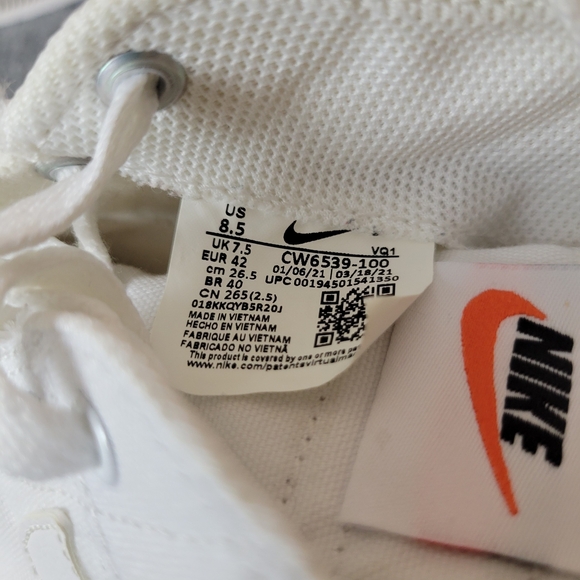 Nike Woman's White Canvas Sneakers‎ - Picture 5 of 5